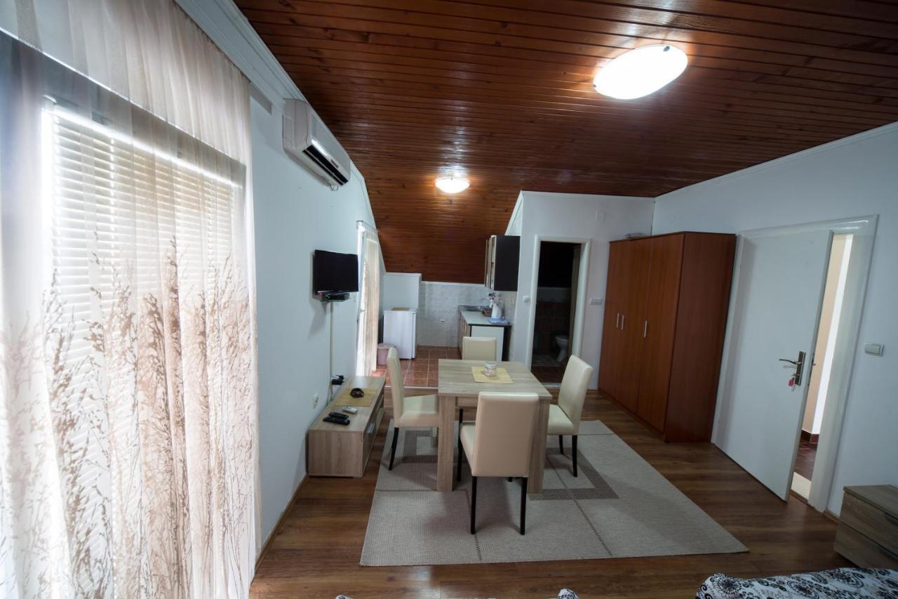 Apartments Pavicevic 티바트 객실 사진
